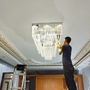 Đèn chùm pha lê thả thông minh PL024 gồm 3 tầng dùng thanh lục giác D20 x H300mm và hạt pha lê D30mm, mâm inox gương trắng hình chữ nhật, KT (mm): 1470 x 800 x 900